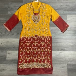 3-piece set! Includes a tunic, trouser, & shawl!